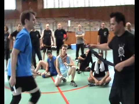Silat Suffian Bela Diri – Knife Attacker punches himself in the face